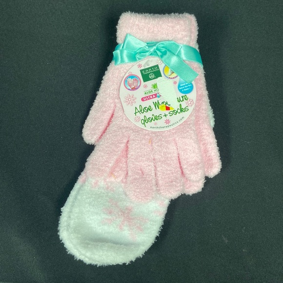 Earth Theraputics Accessories Aloe Moisture Gloves And Socks Set